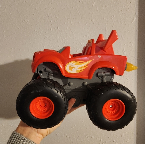 Fisher-Price Nickelodeon Blaze and the Monster Machines Super Stunts Truck Works - Picture 3 of 4